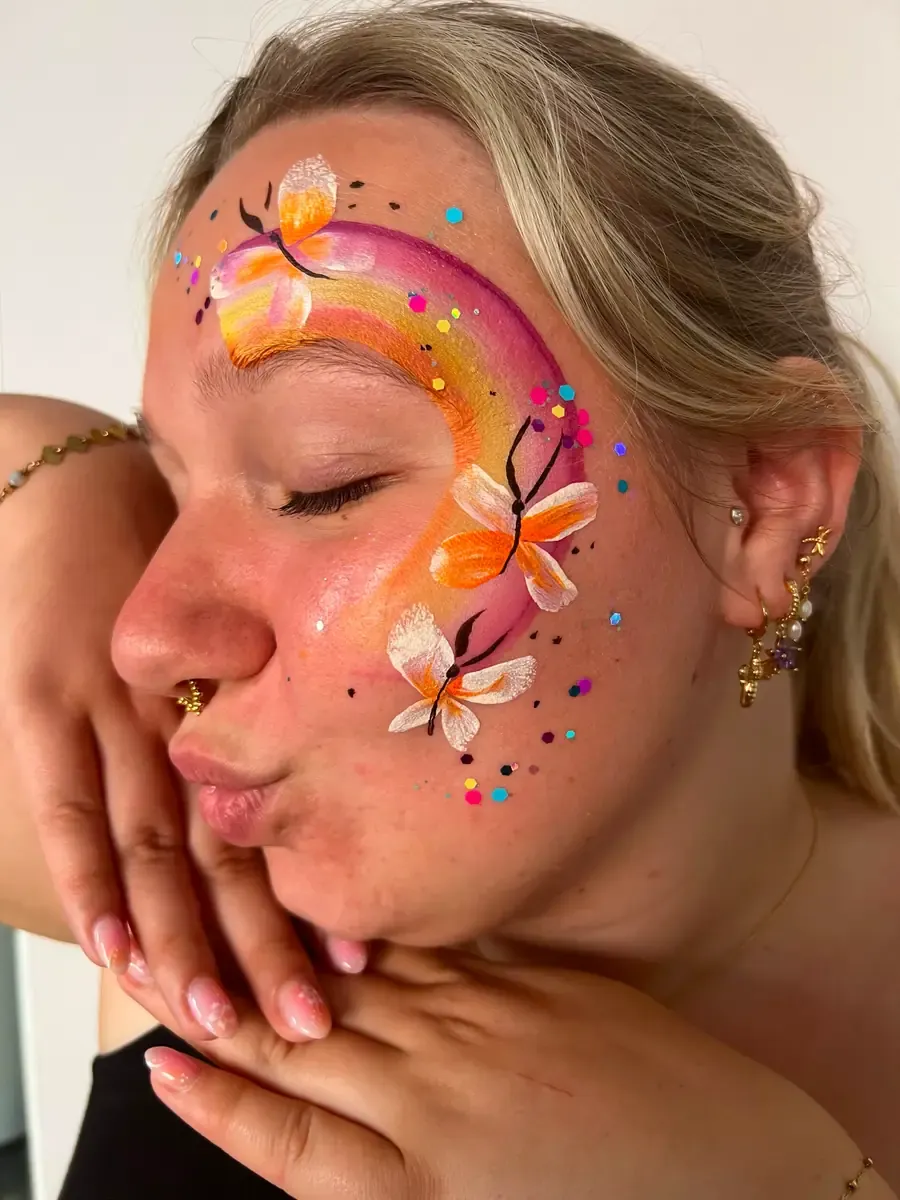 Maquillage artistique fleurs orange