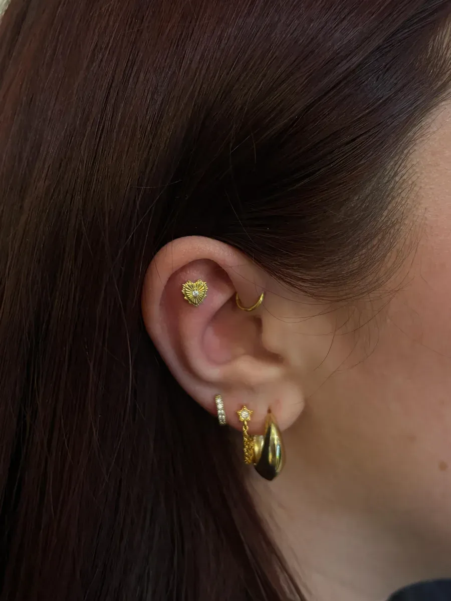 Piercing oreille cœur, anneaux dorés